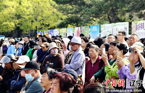 当日的推介展示会吸引了众多加工企业、涉农企业、客商及市民参与其中。中新社记者赵桂华摄