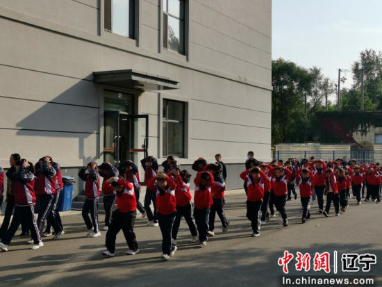 地震来袭怎么办？沈阳这所学校的应急演练告诉你答案